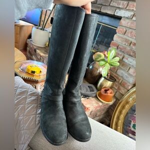 Black Teva waterproof De La Vina tall boots.